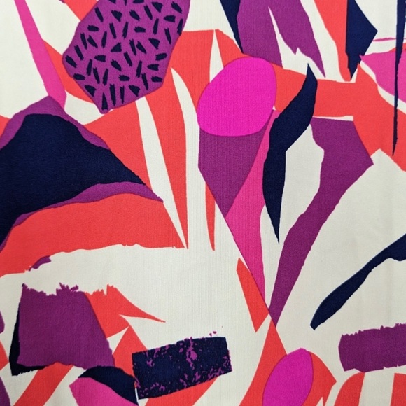 J. Dow Fitness Pink Geometric Artwork Workout Stretch Crop Top - Picture 2 of 2